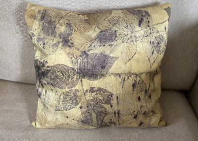 Eco print pillow in raw Silk. Backside linnen&viscose nr 81, Price 55 euros